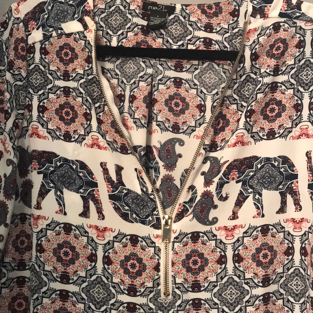 Patterned Blouse - Picture 2 of 2